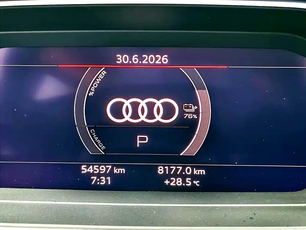 Audi Q4 e-tron 2023 — фото 9
