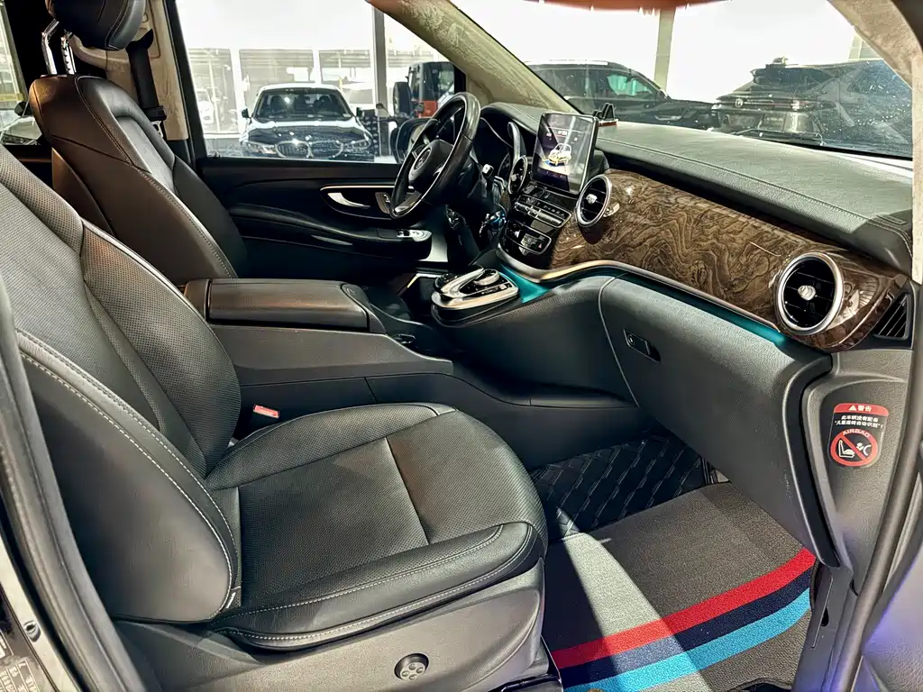 Mercedes-Benz V-Class 2019 — фото 12