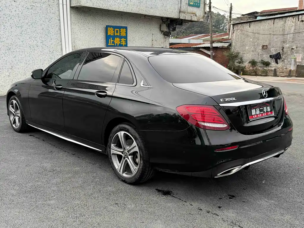 Mercedes-Benz E-Class 2019 — фото 19