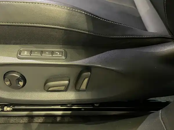 Volkswagen Distinctive 06 2025