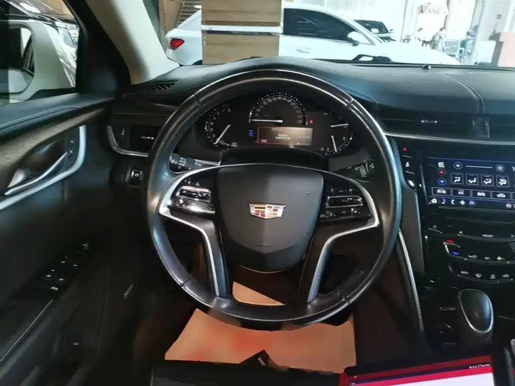 Cadillac XTS 2018 — фото 11