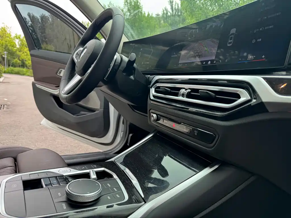 BMW 3 Series 2024 — фото 13