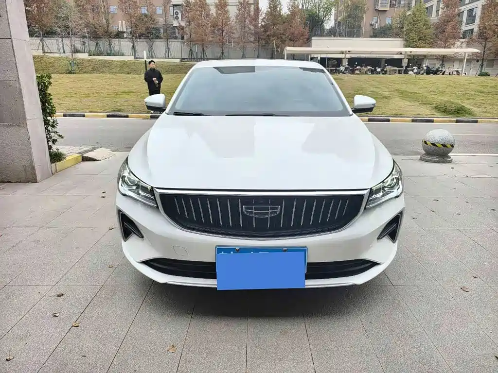 Geely Emgrand 2022