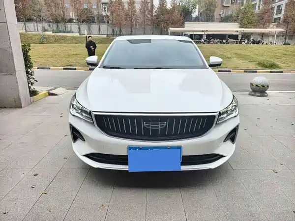 Geely Emgrand 2022