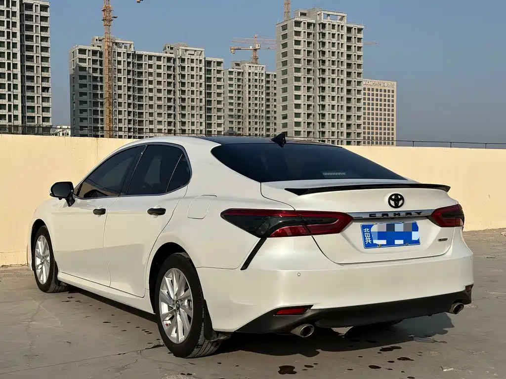 Toyota Camry 2023 — фото 10