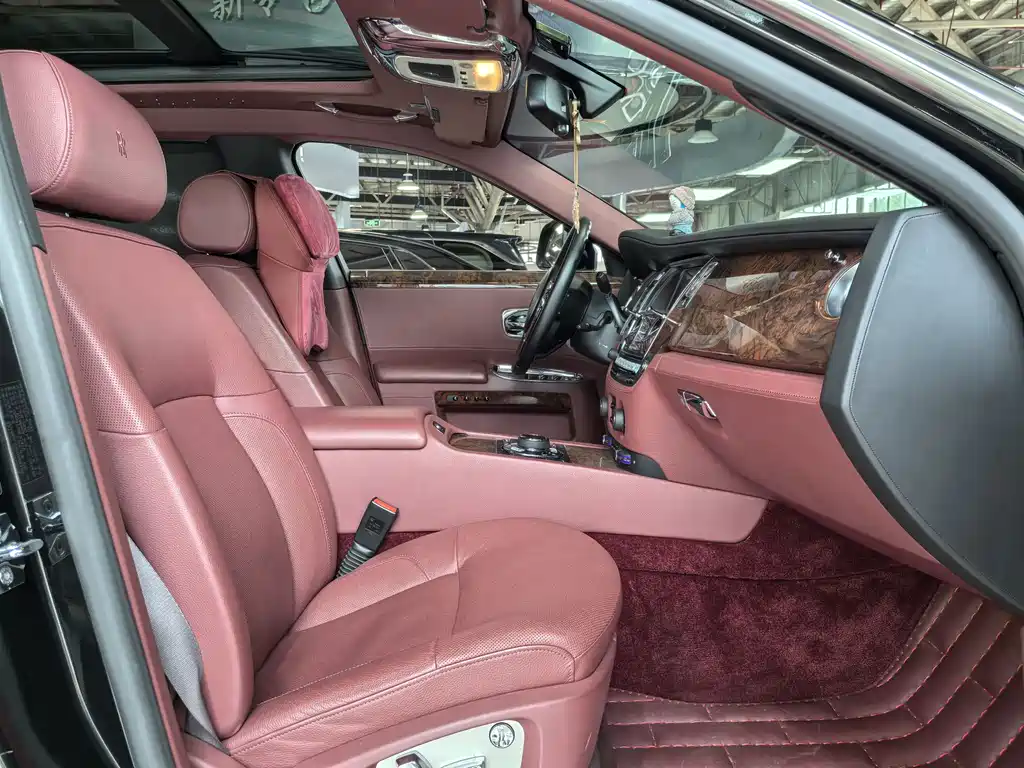 Rolls-Royce Ghost 2015 — фото 21