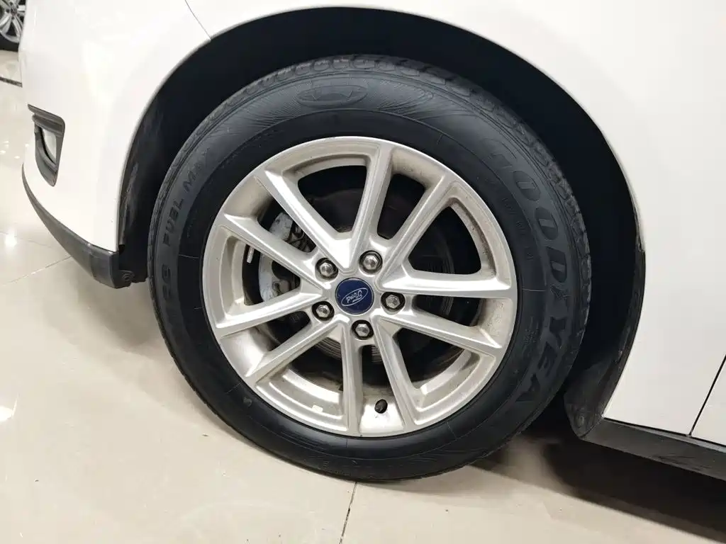 Ford Focus 2015 — фото 25