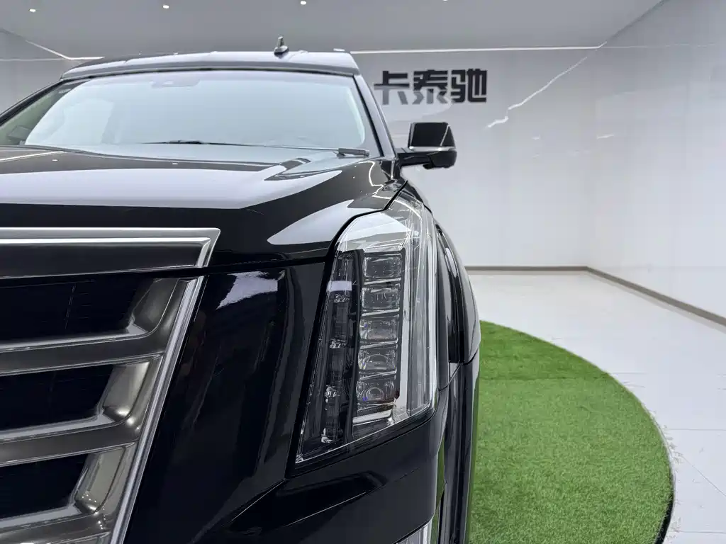 Cadillac Escalade 2018 — фото 23