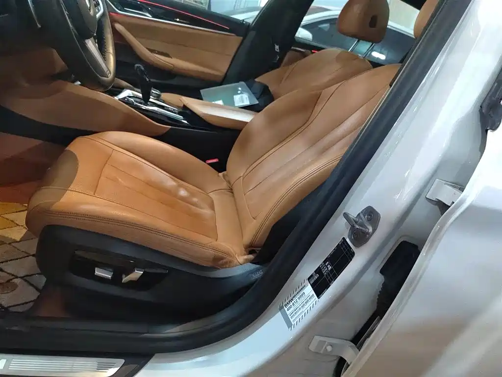 BMW 5 Series 2020 — фото 15