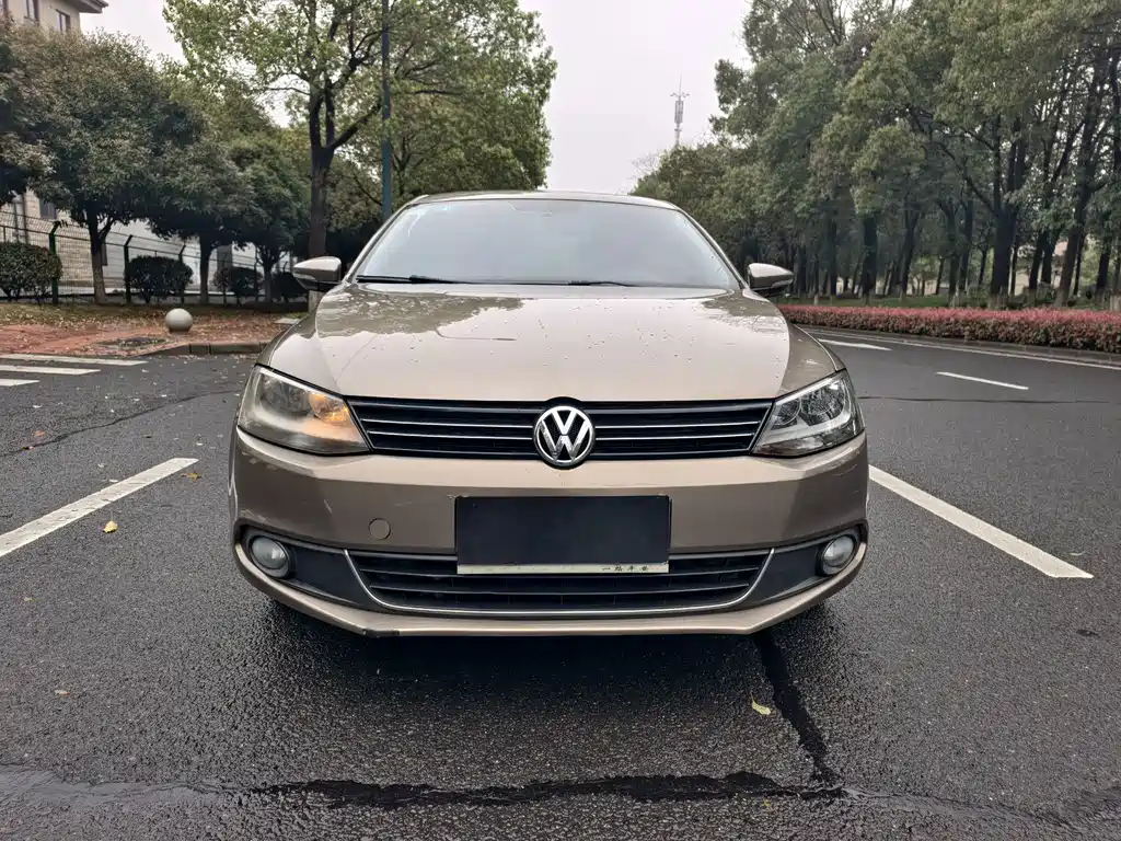 Volkswagen Sagitar 2013