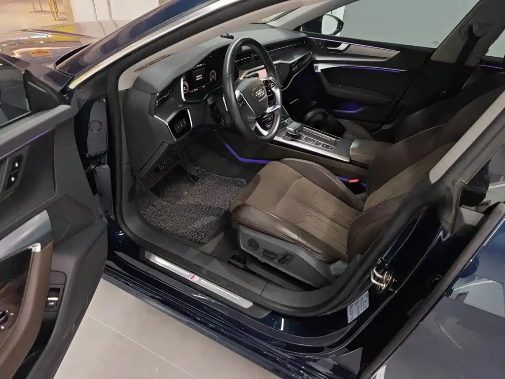 Audi A7L 2023 — фото 13