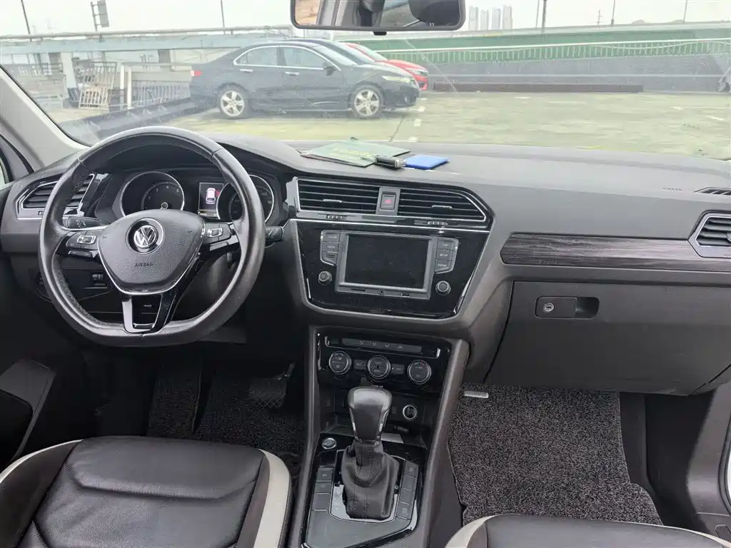 Volkswagen Tiguan L 2017 — фото 18