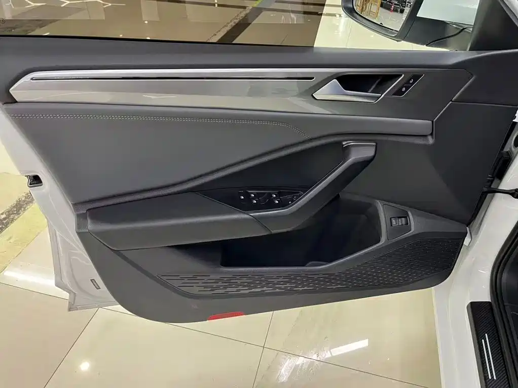 Volkswagen Sagitar 2024