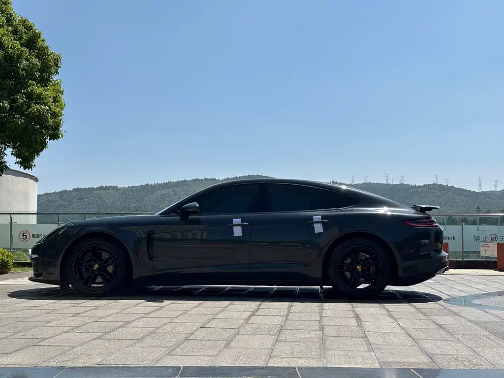 Porsche Panamera 2018 — фото 21