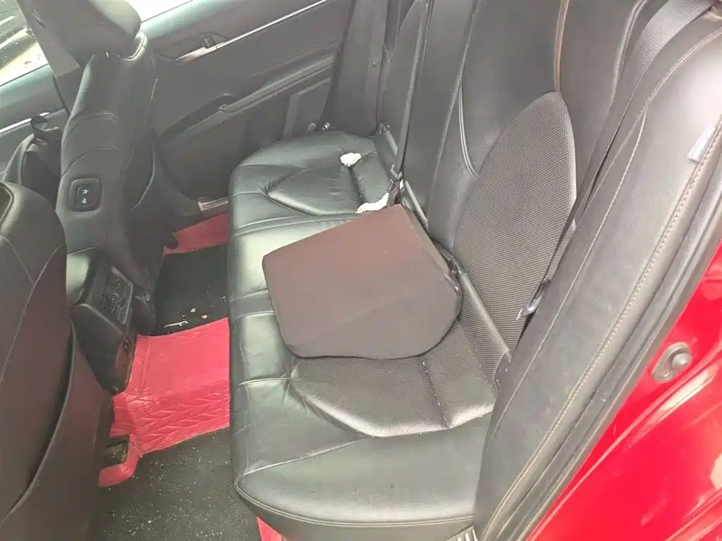 Toyota Camry 2018 — фото 17