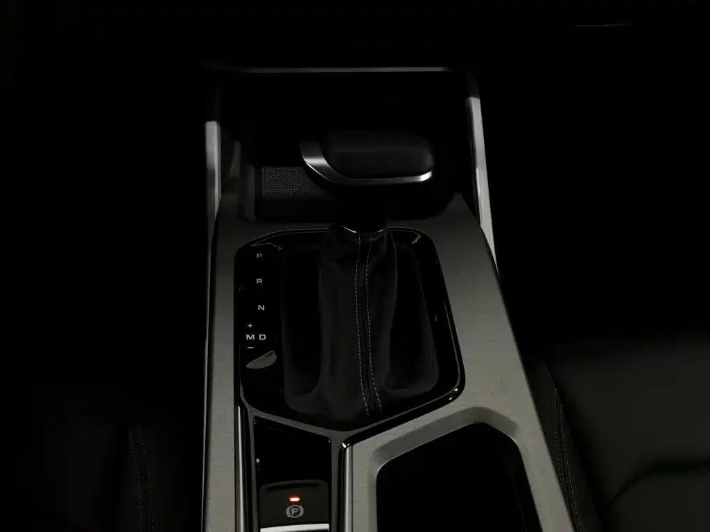 Geely Emgrand 2025 — фото 13