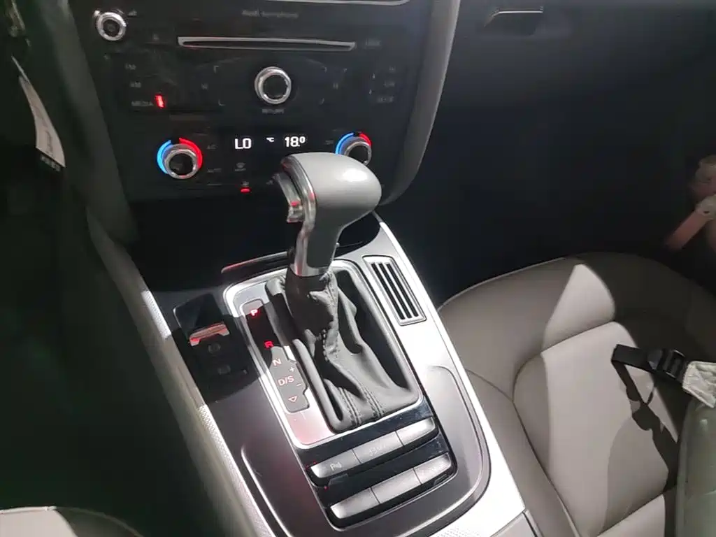Audi A4L 2015 — фото 14