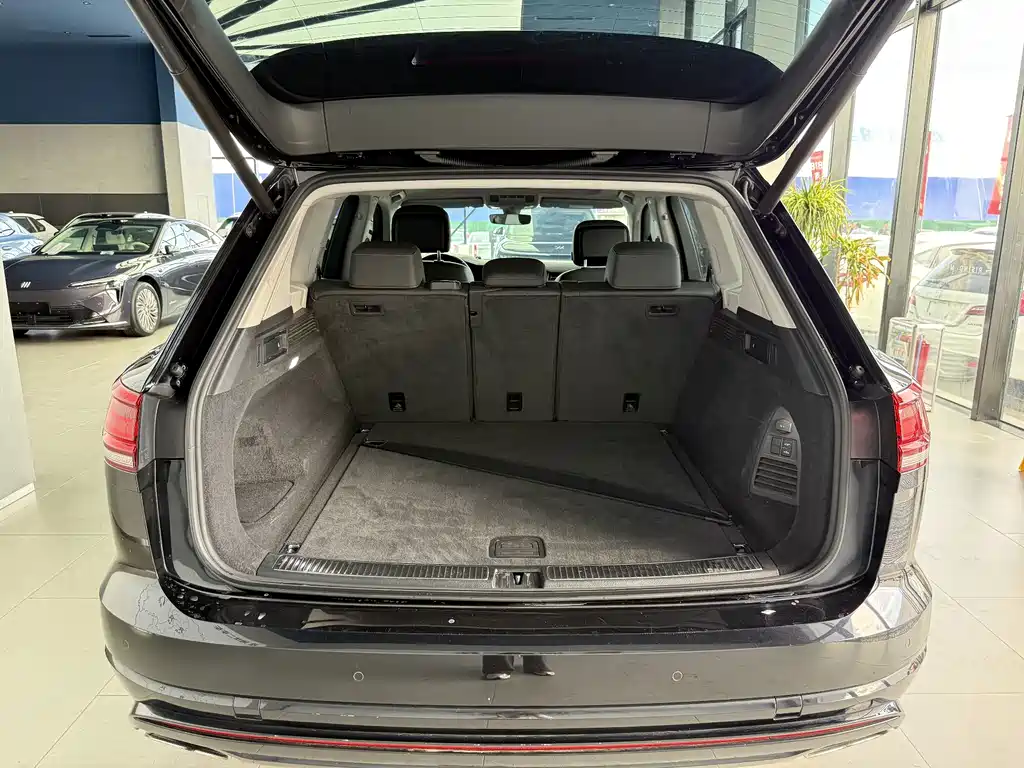 Volkswagen Touareg 2019 — фото 15