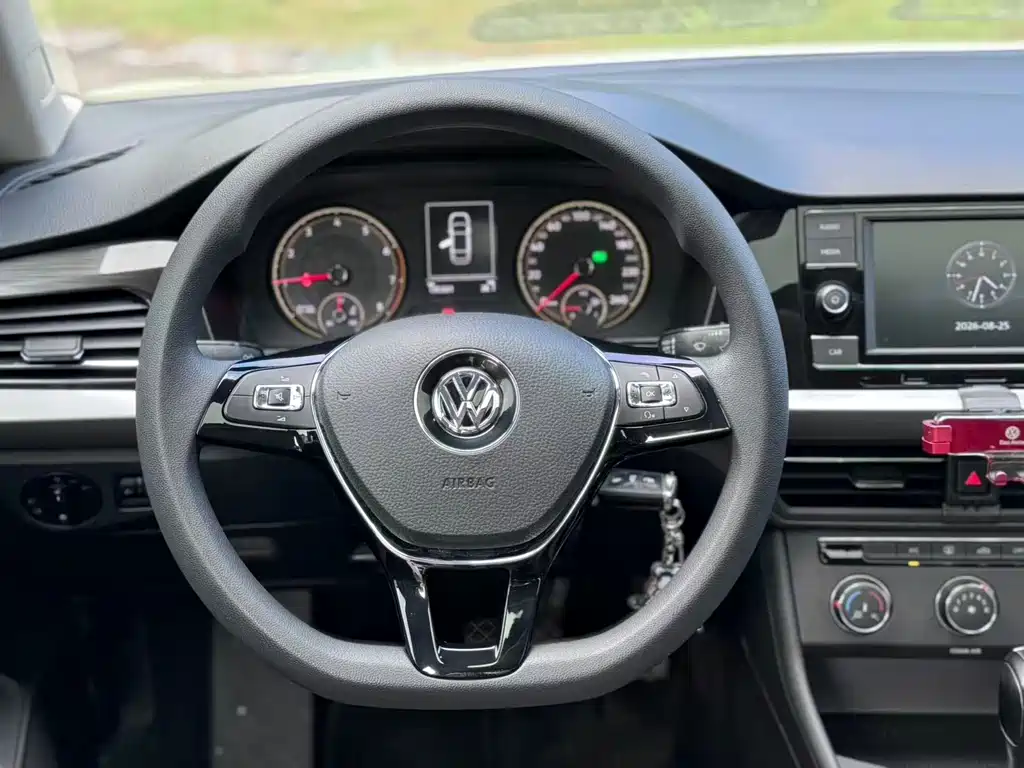 Volkswagen Lavida 2018 — фото 8