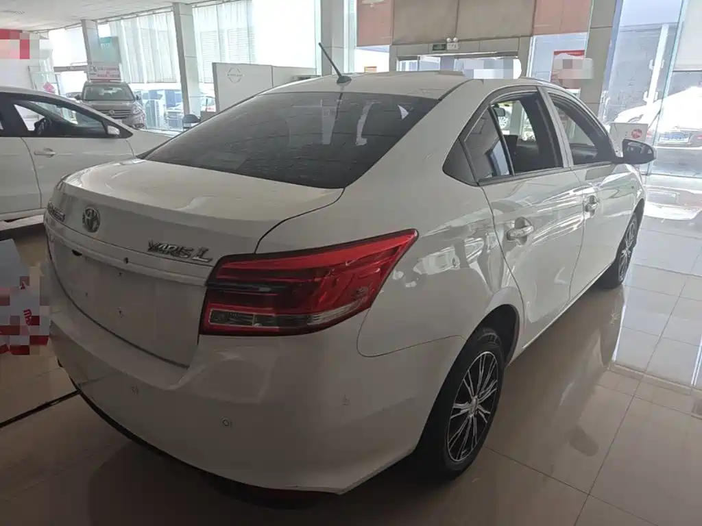 Toyota Yaris L 2021