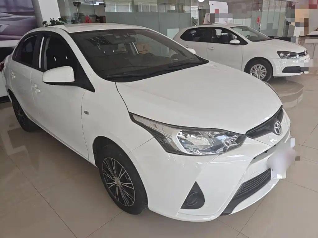 Toyota Yaris L 2021