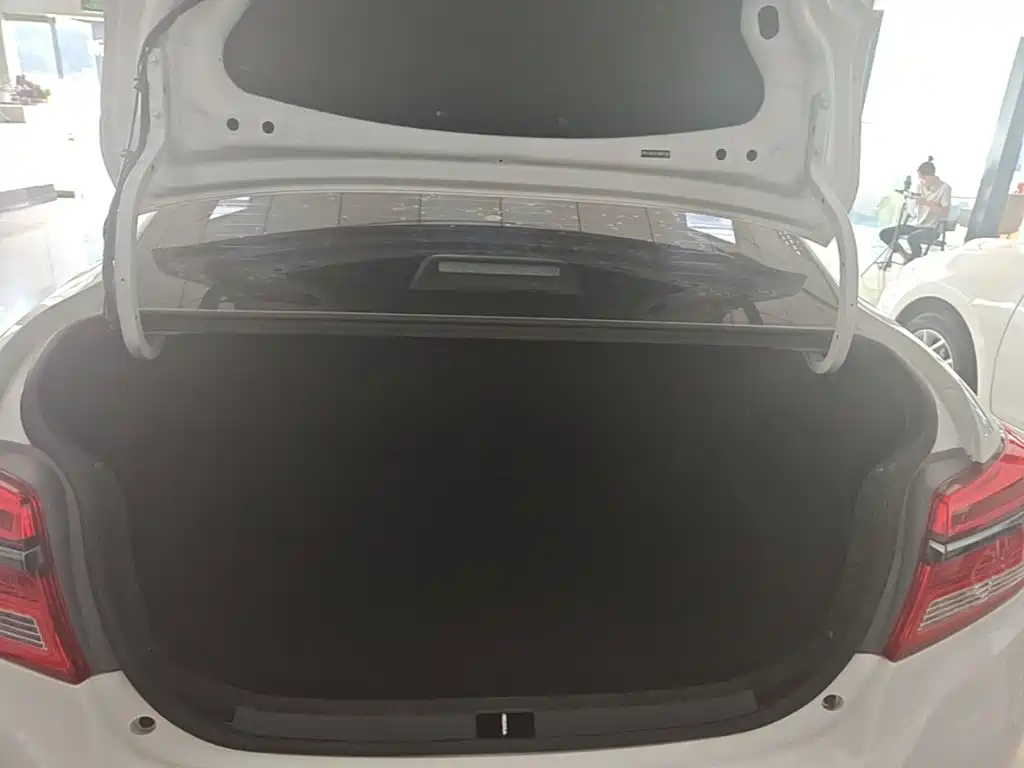 Toyota Yaris L 2021 — фото 19