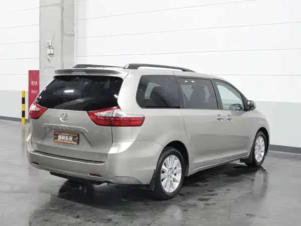 Toyota Sienna 2015