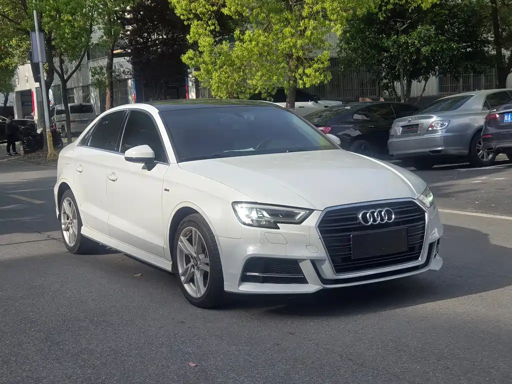 Audi A3 2019 — фото 1