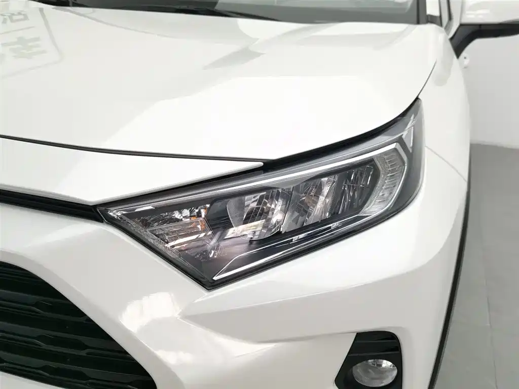 Toyota RAV4 2019 — фото 7