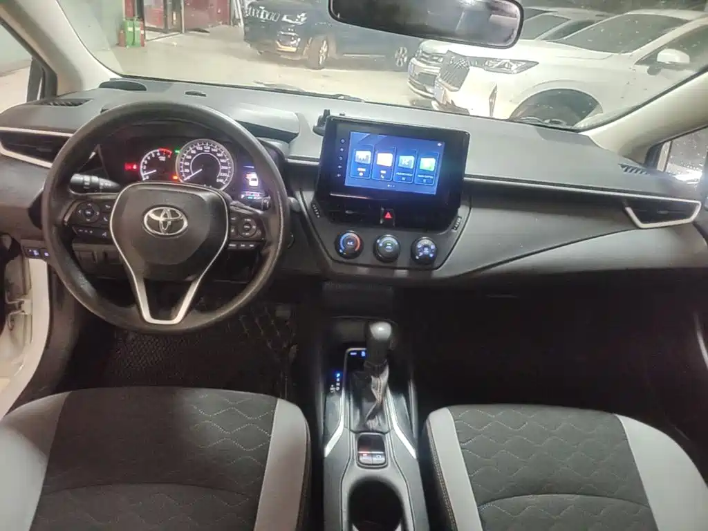 Toyota Corolla 2023 — фото 10