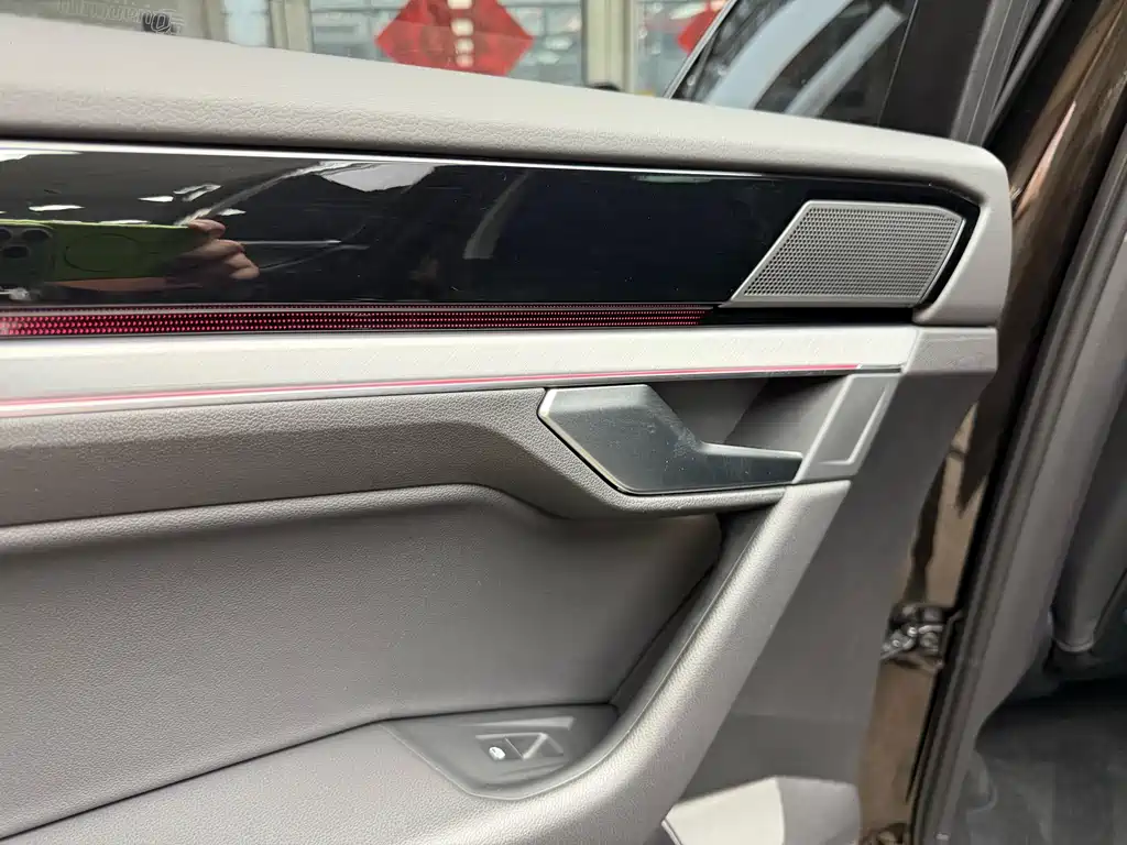 Volkswagen Touareg 2019 — фото 18