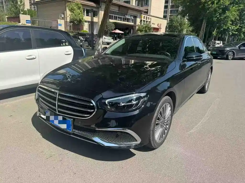 Mercedes-Benz E-Class 2023 — фото 13