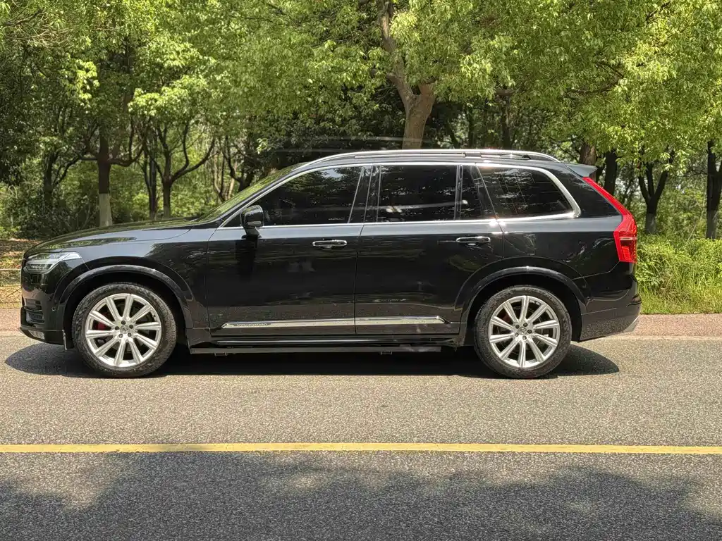 Volvo XC90 2018 — фото 9