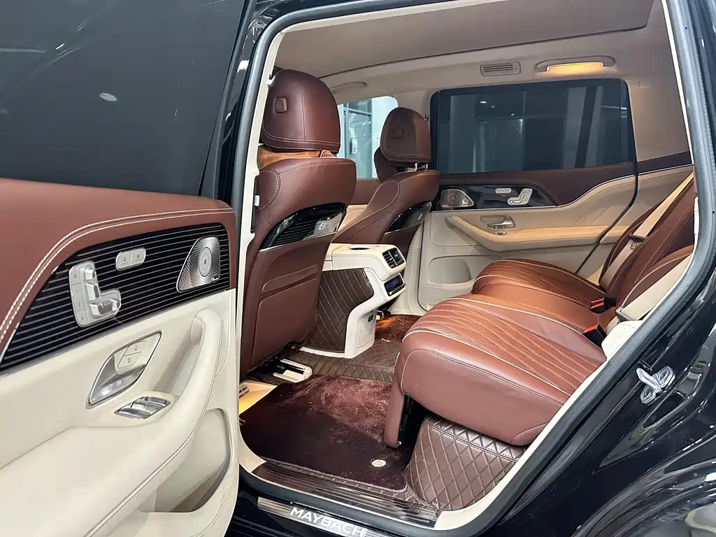 Mercedes-Benz Maybach GLS 2025 — фото 8