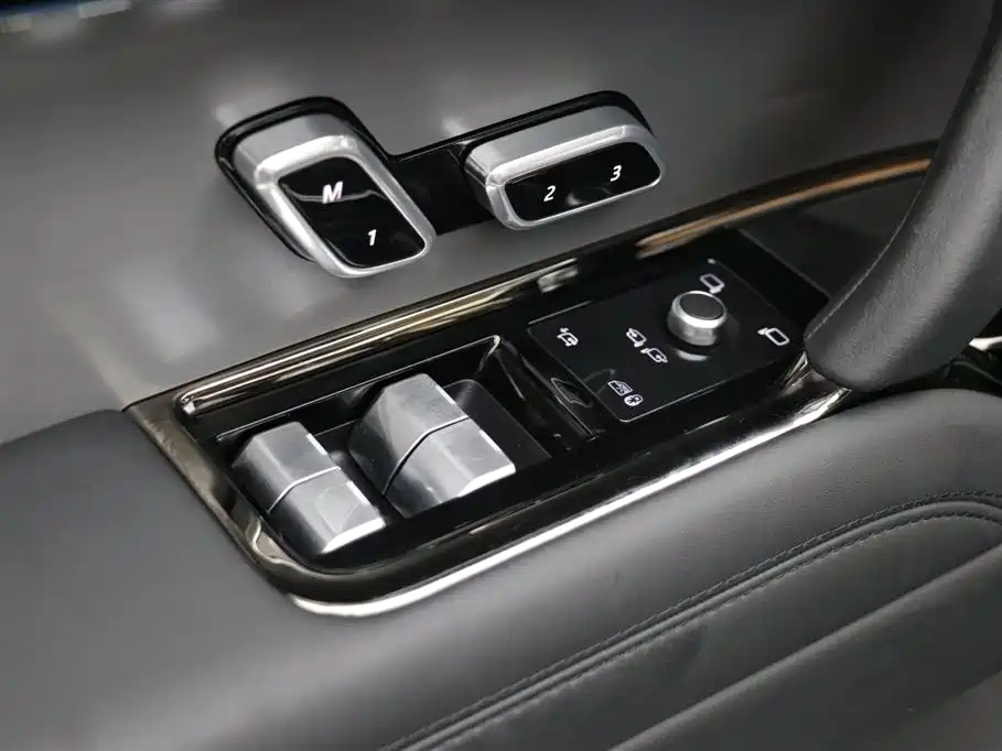 Land Rover Sport 2024 — фото 12