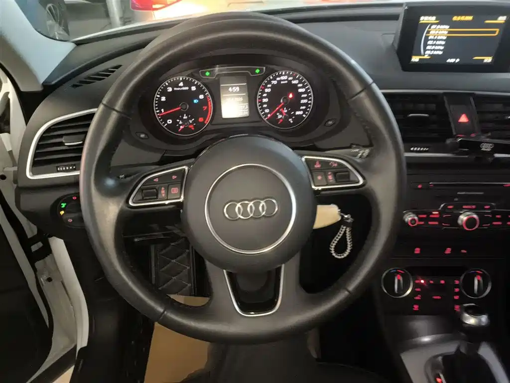 Audi Q3 2018 — фото 11