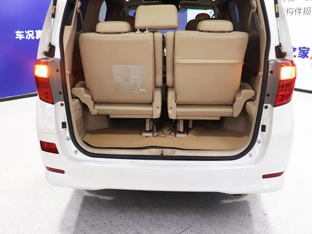 Toyota Alphard 2011 — фото 11