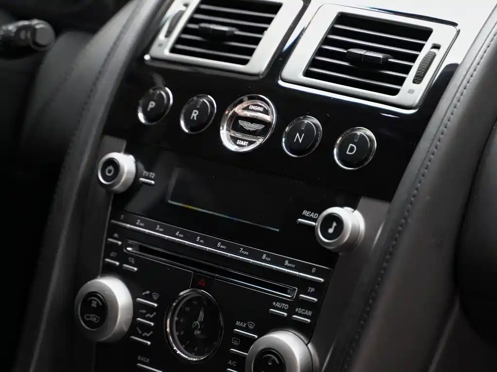 Aston Martin DB9 2009 — фото 13