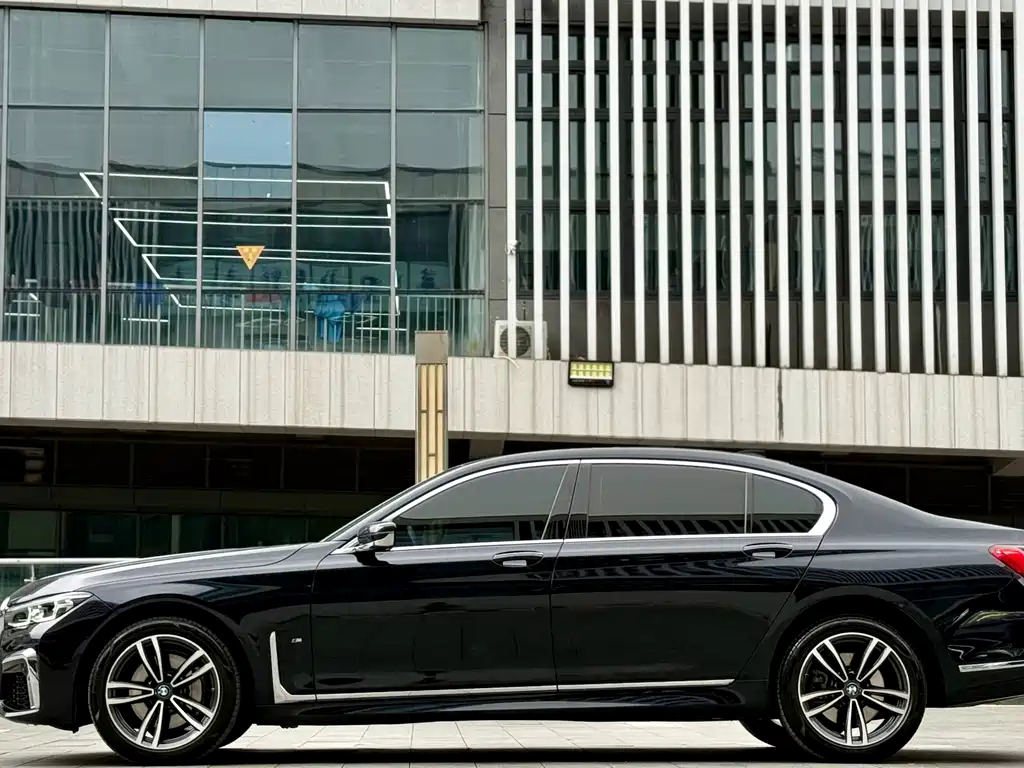 BMW 7 Series 2022 — фото 9