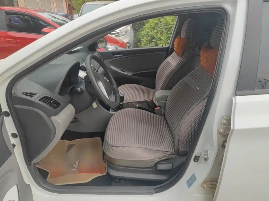 Hyundai Verna 2016 — фото 15