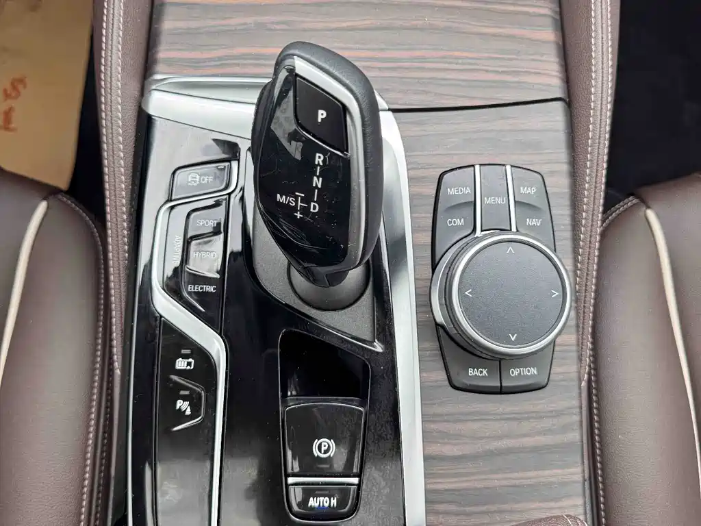 BMW 5 Series New Energy 2021 — фото 18