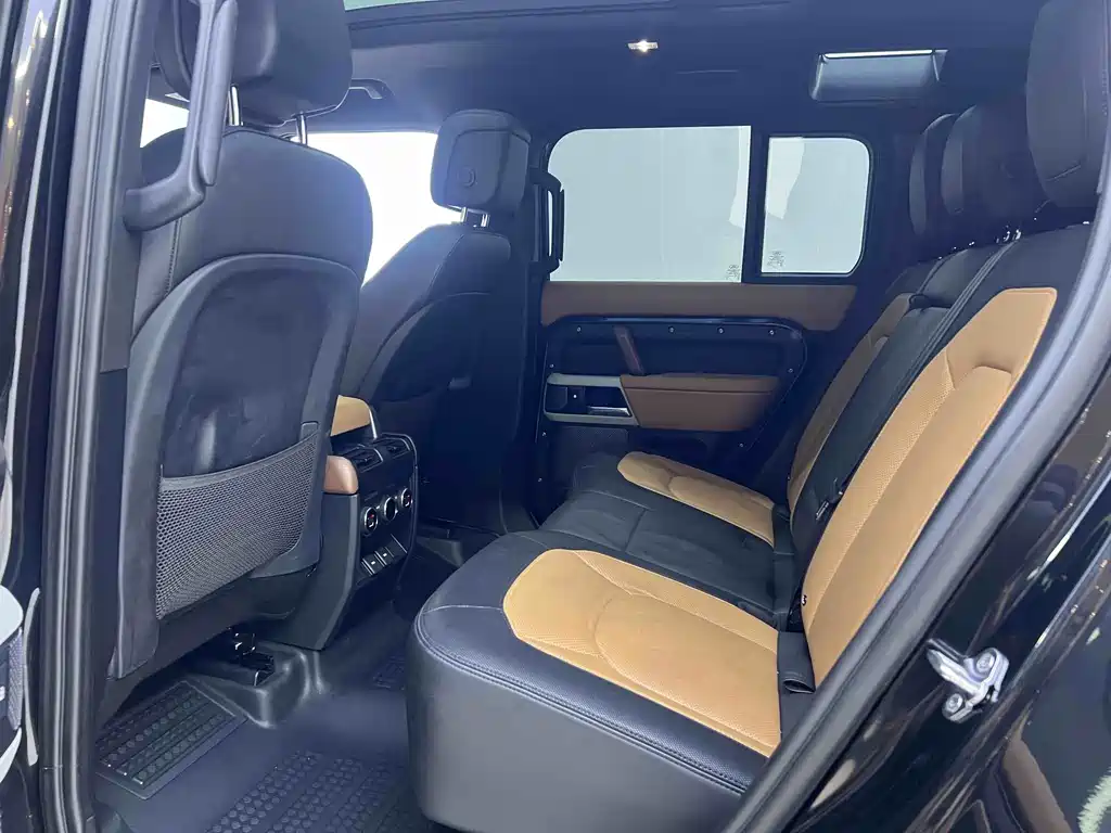 Land Rover Defender 2025