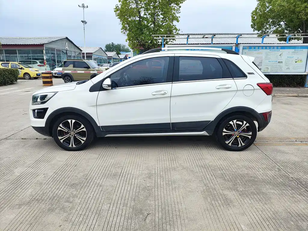 BAIC Senova X25 2016 — фото 8