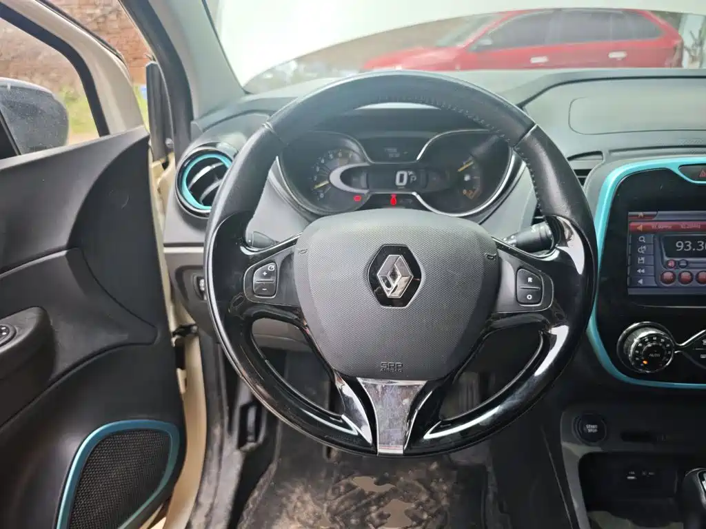 Renault Captur 2016 — фото 11