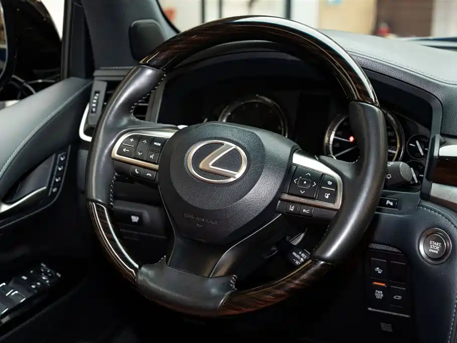 Lexus LX 2019 — фото 13