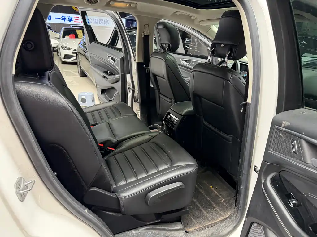 Ford Edge 2018 — фото 13