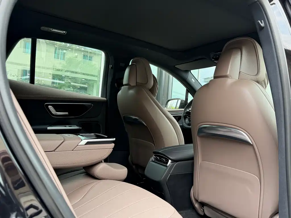 Mercedes-Benz EQE SUV 2025 — фото 11