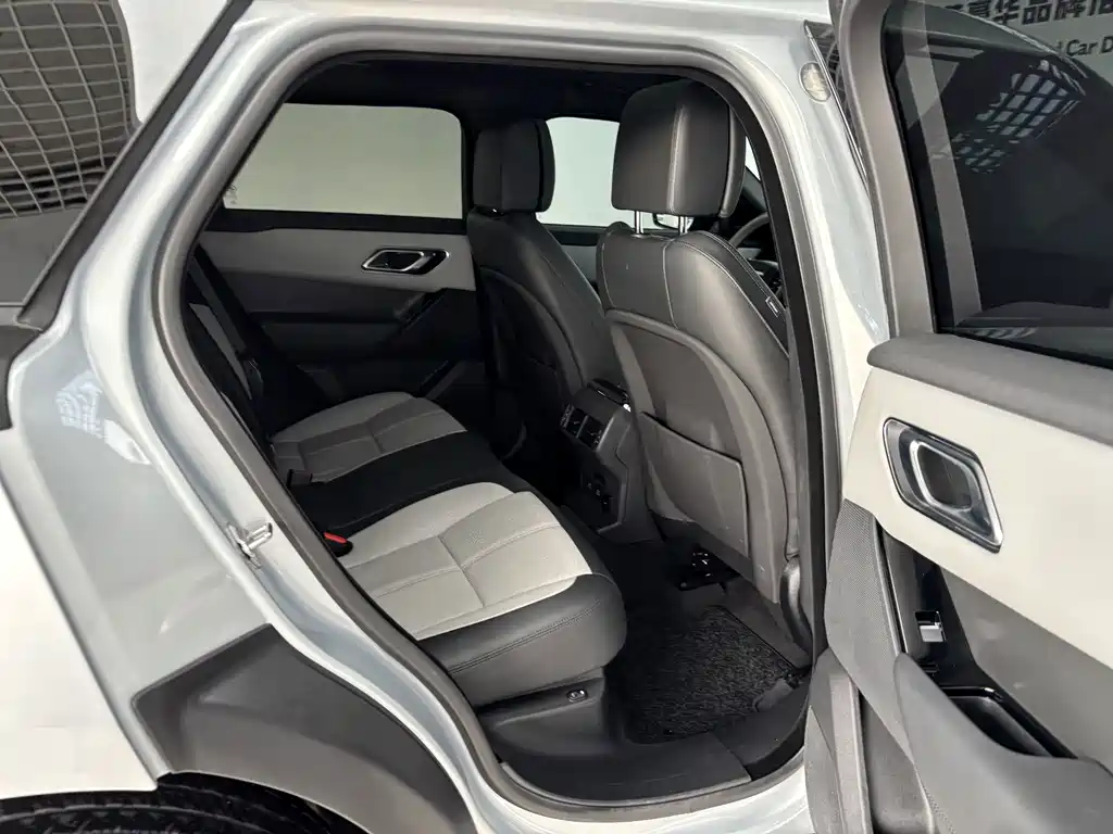 Land Rover Range Rover Velar 2024 — фото 24