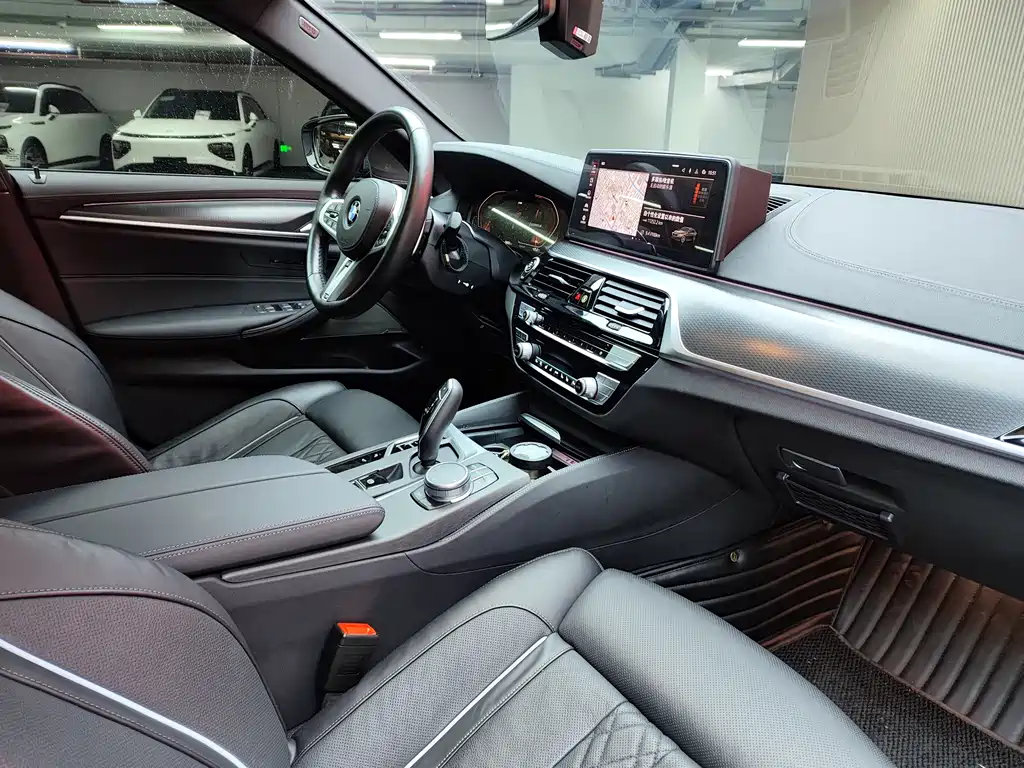 BMW 5 Series 2021 — фото 16