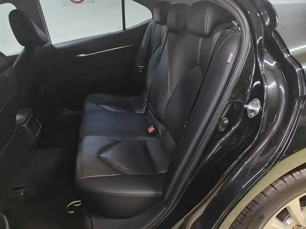 Toyota Camry 2023 — фото 17